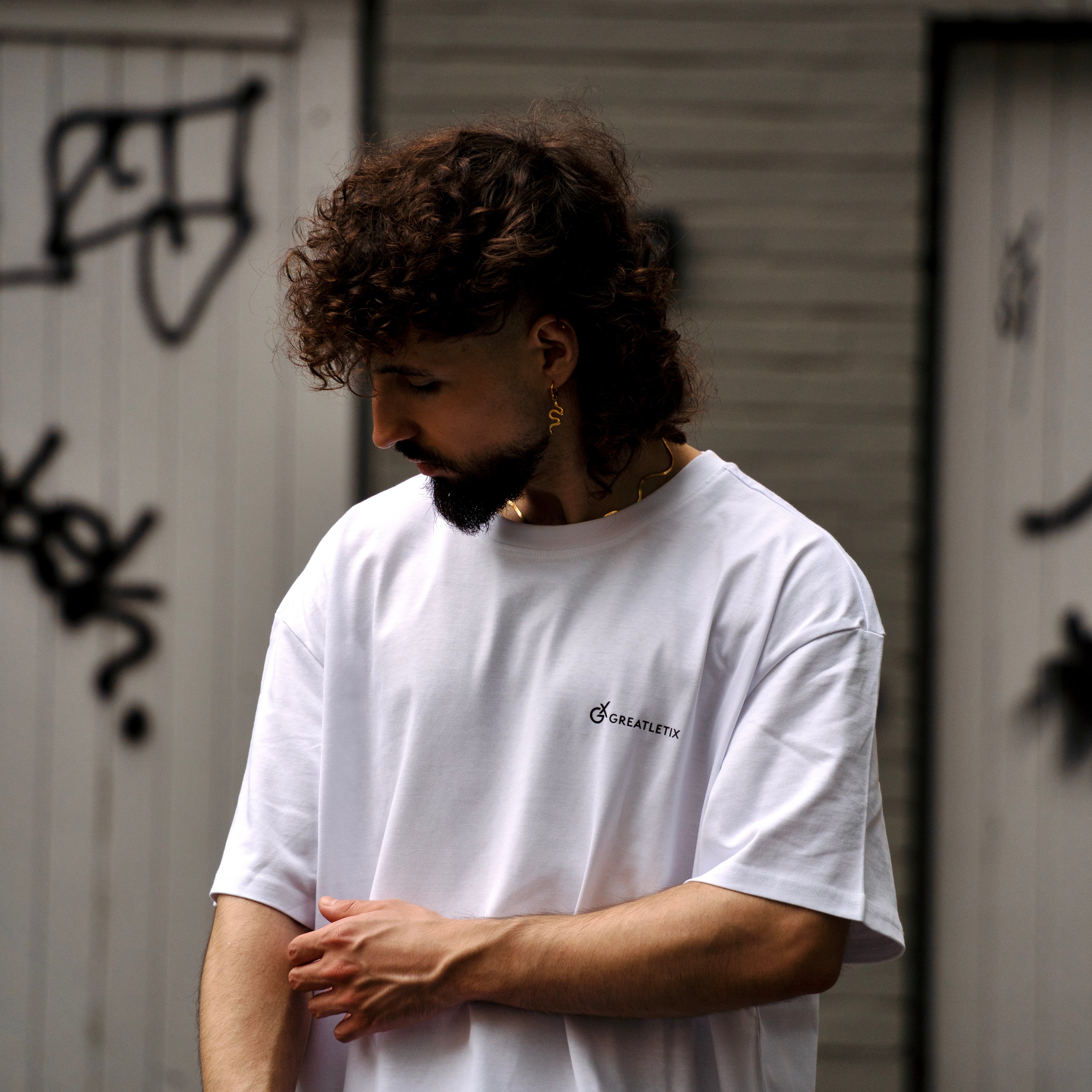 "ME vs ME" Oversize-Shirt