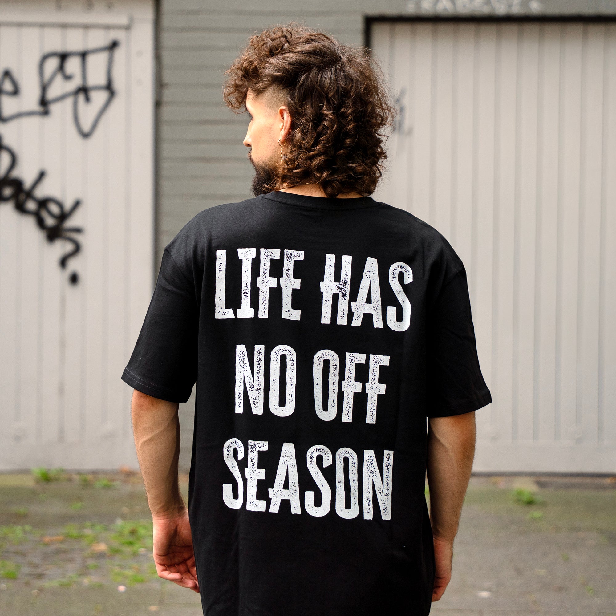 "LIFE HAS NO OFF SEASON" Oversize-Shirt
