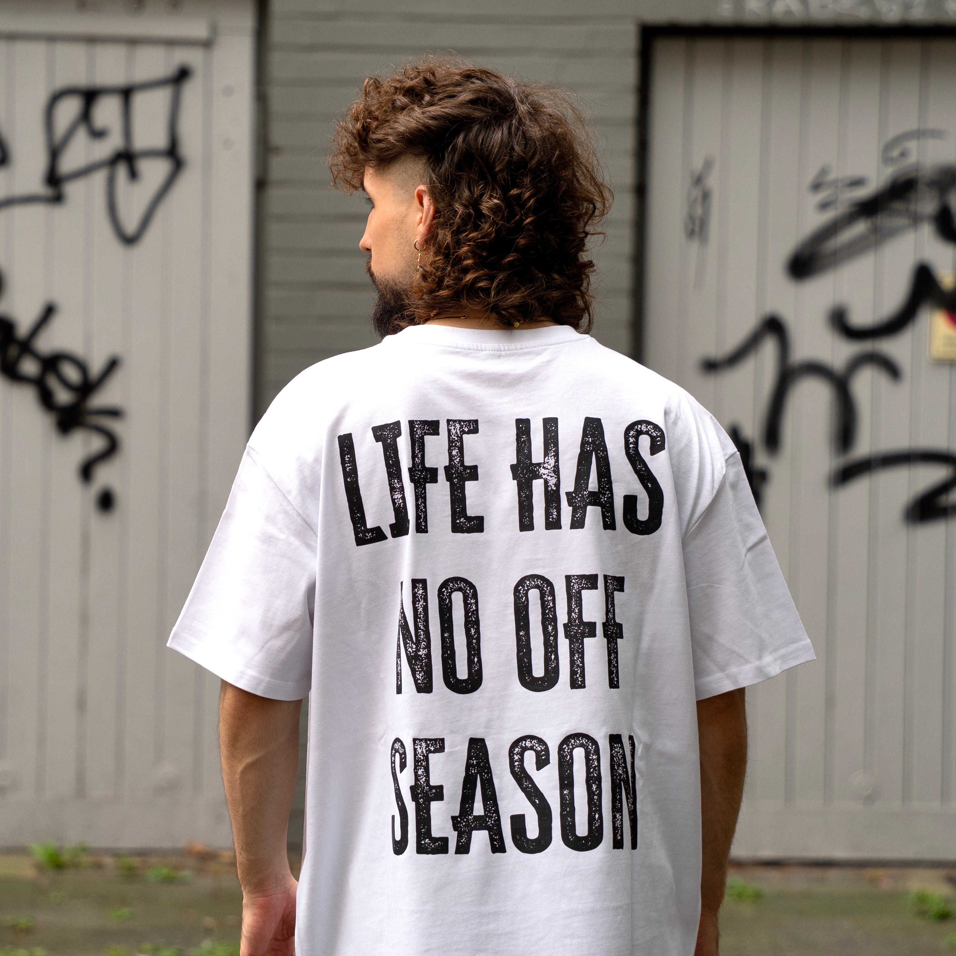 "LIFE HAS NO OFF SEASON" Oversize-Shirt
